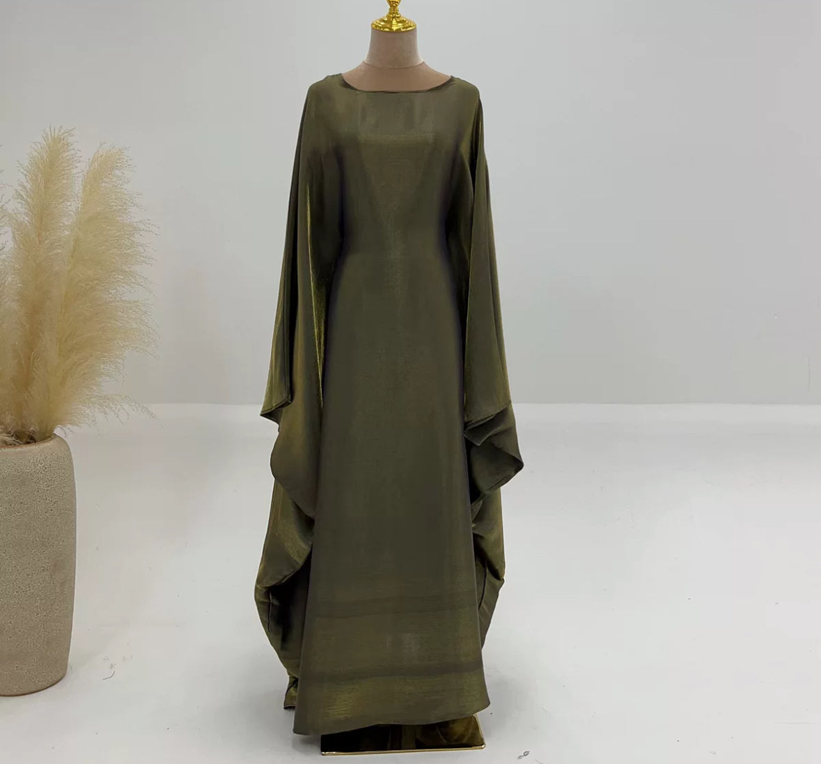 Taillierte Shimmer Butterfly Abaya